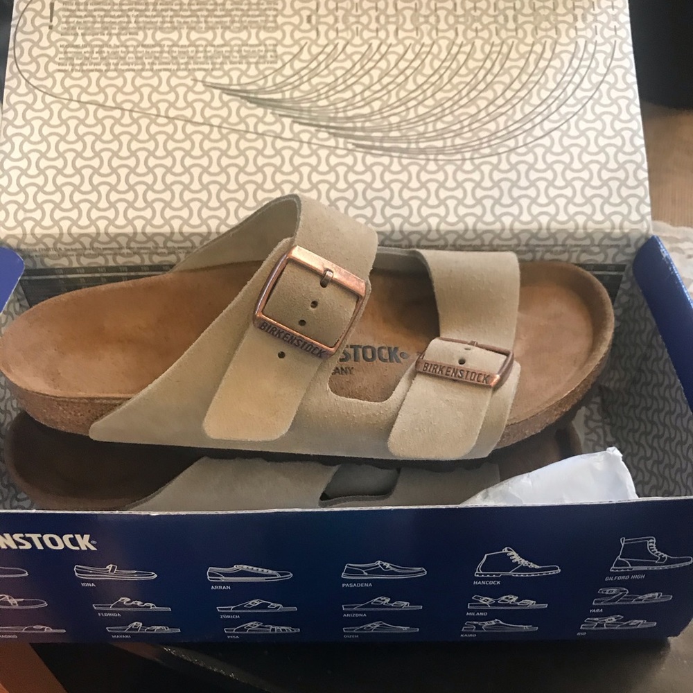 Birkenstock Arizona in taupe suede